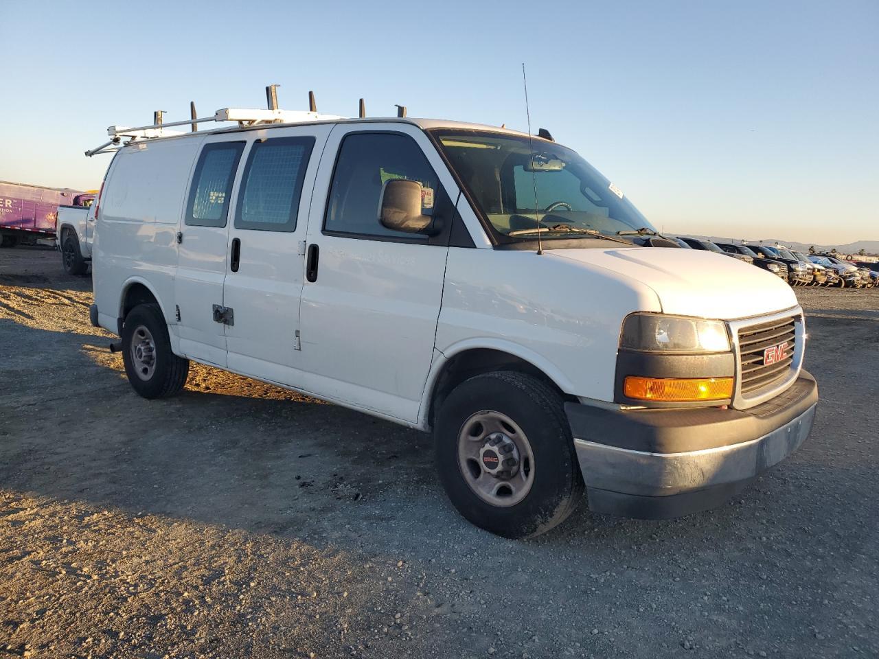 2019 GMC Savana G2500 Delivery Van - Фото 4