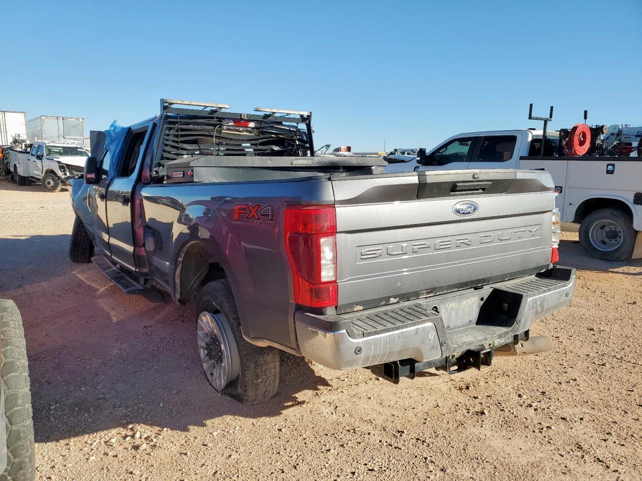 2022 Ford F250 Super Duty - Фото 2