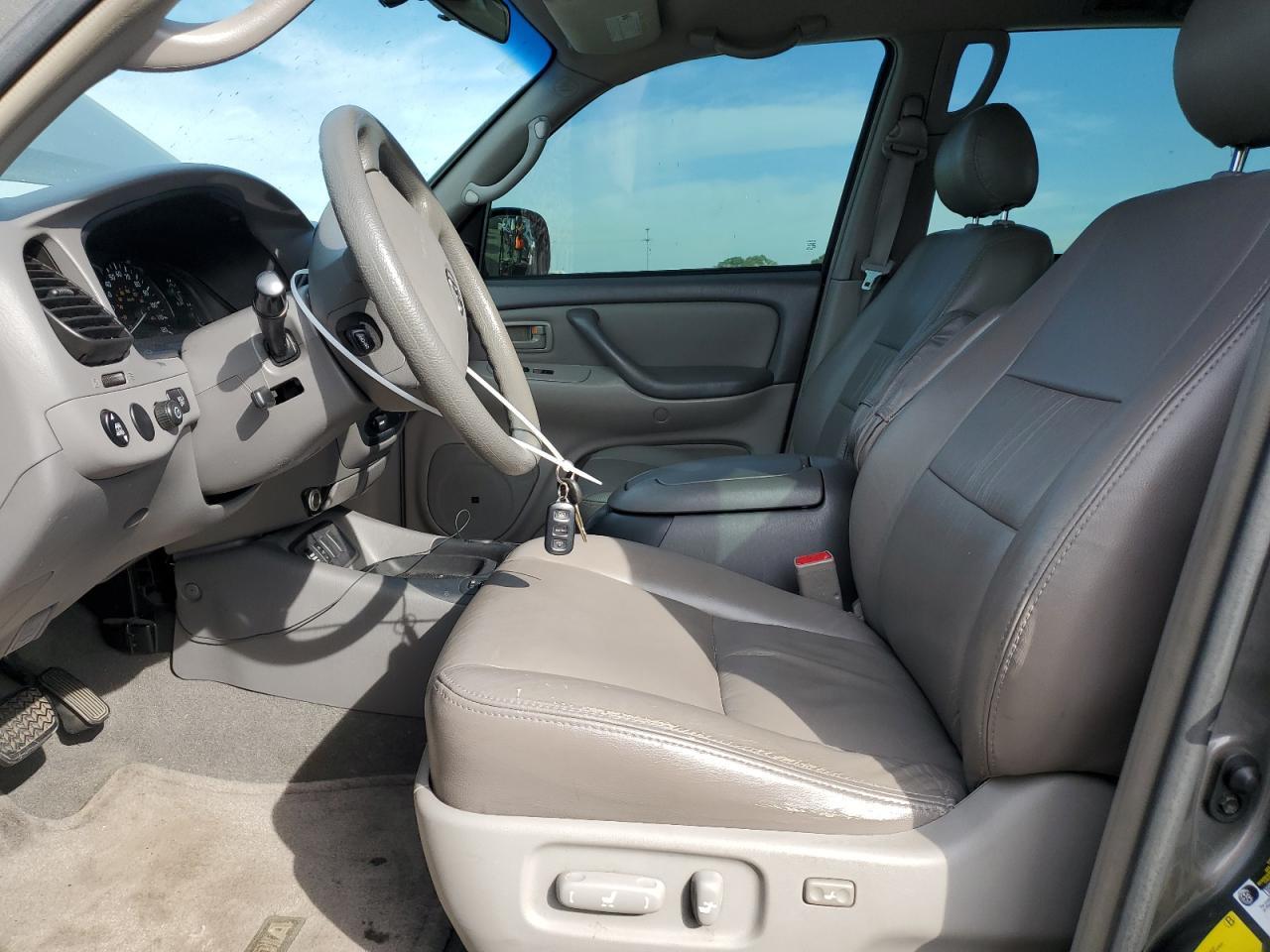 2005 Toyota Sequoia Sr5 - Image 7