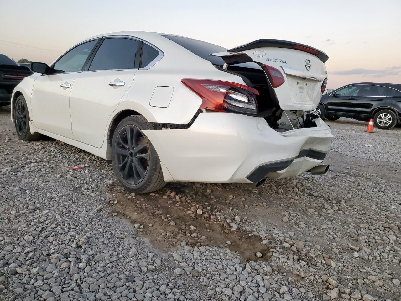 2017 Nissan Altima 2.5 - Фото 2