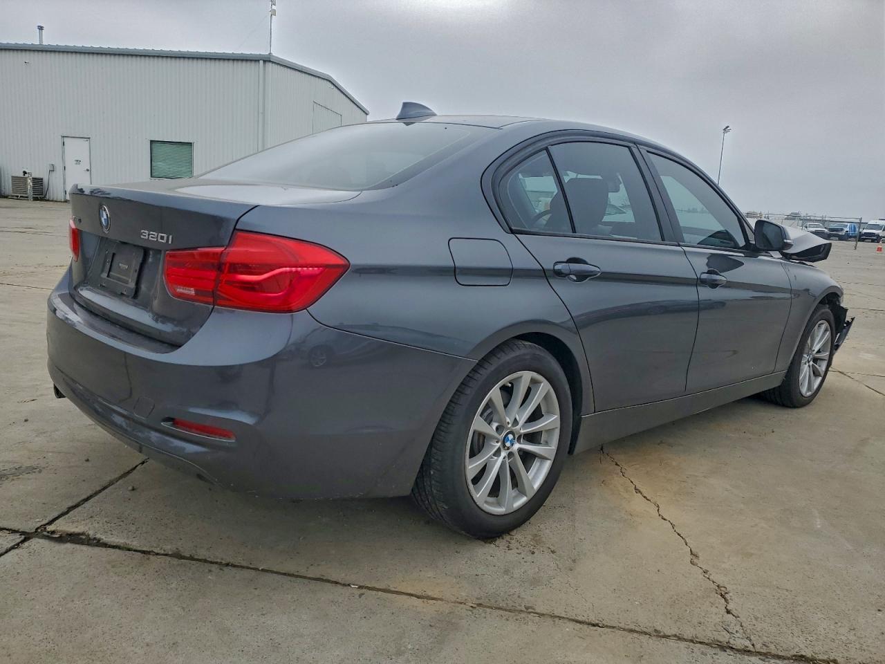 2018 BMW 320 Xi - Фото 3