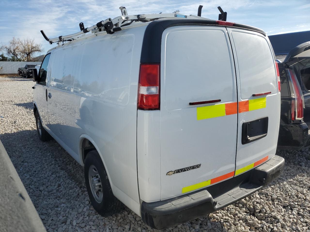 2022 Chevrolet Express G2500 - Фото 2