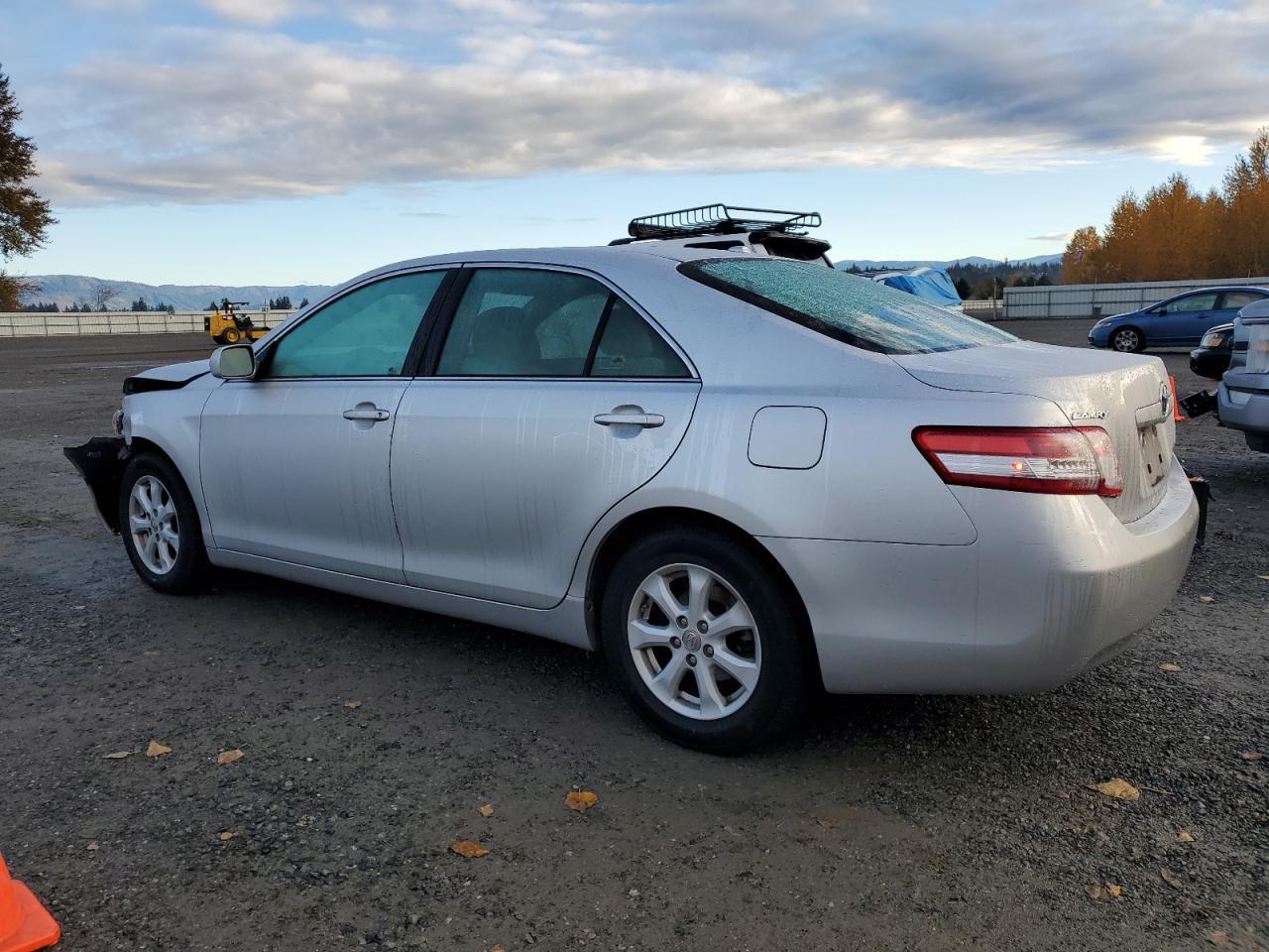 2011 Toyota Camry Base - Фото 2
