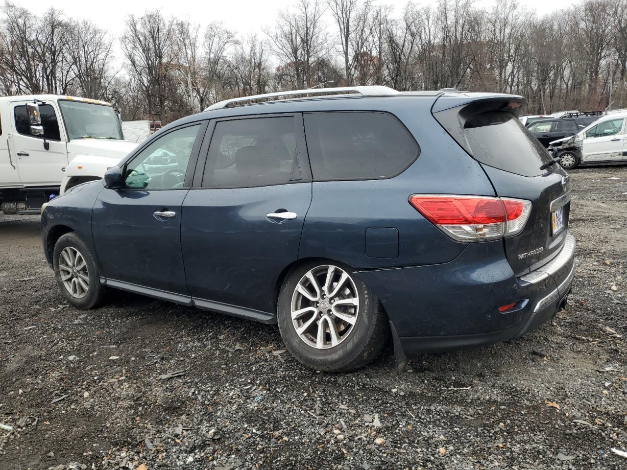 2015 Nissan Pathfinder S - Фото 2
