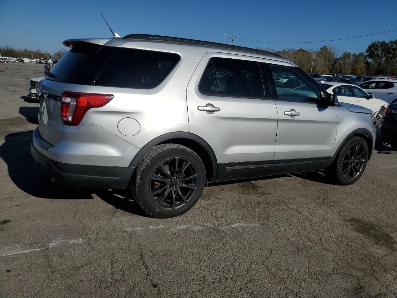 2018 Ford Explorer Xlt - Фото 3
