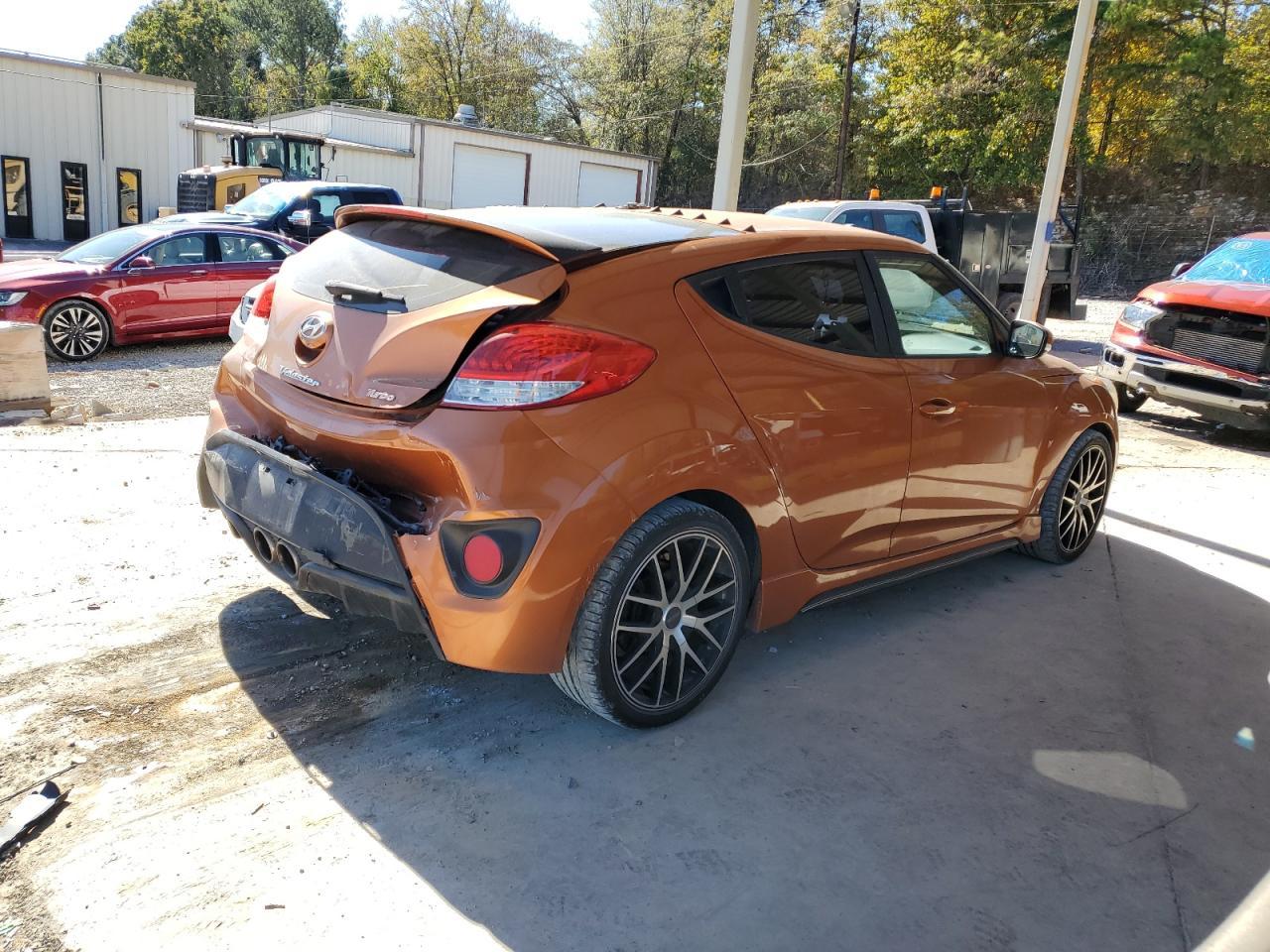 2016 Hyundai Veloster - Image 3