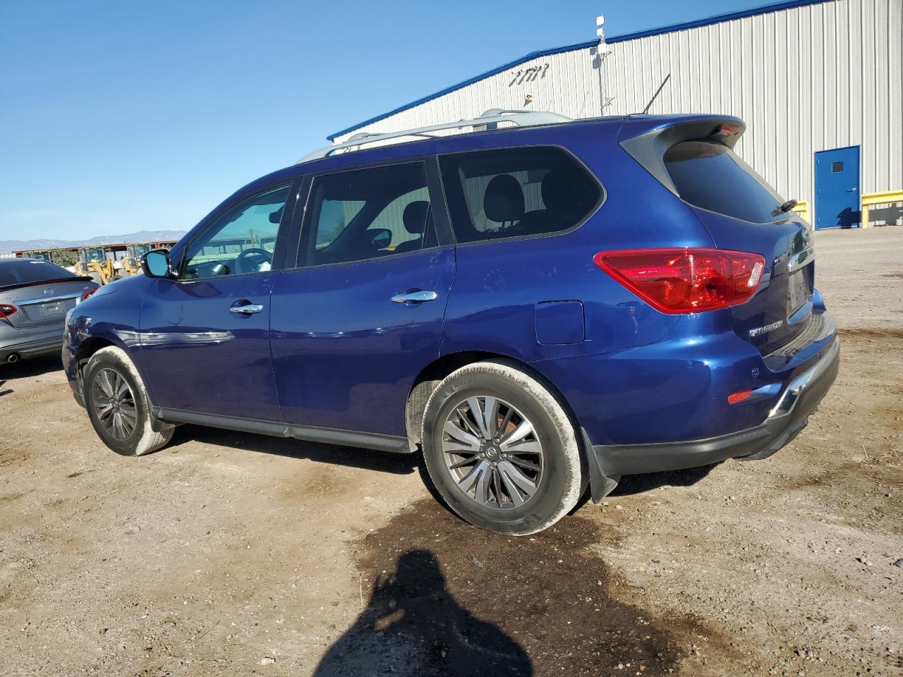 2017 Nissan Pathfinder S - Image 2