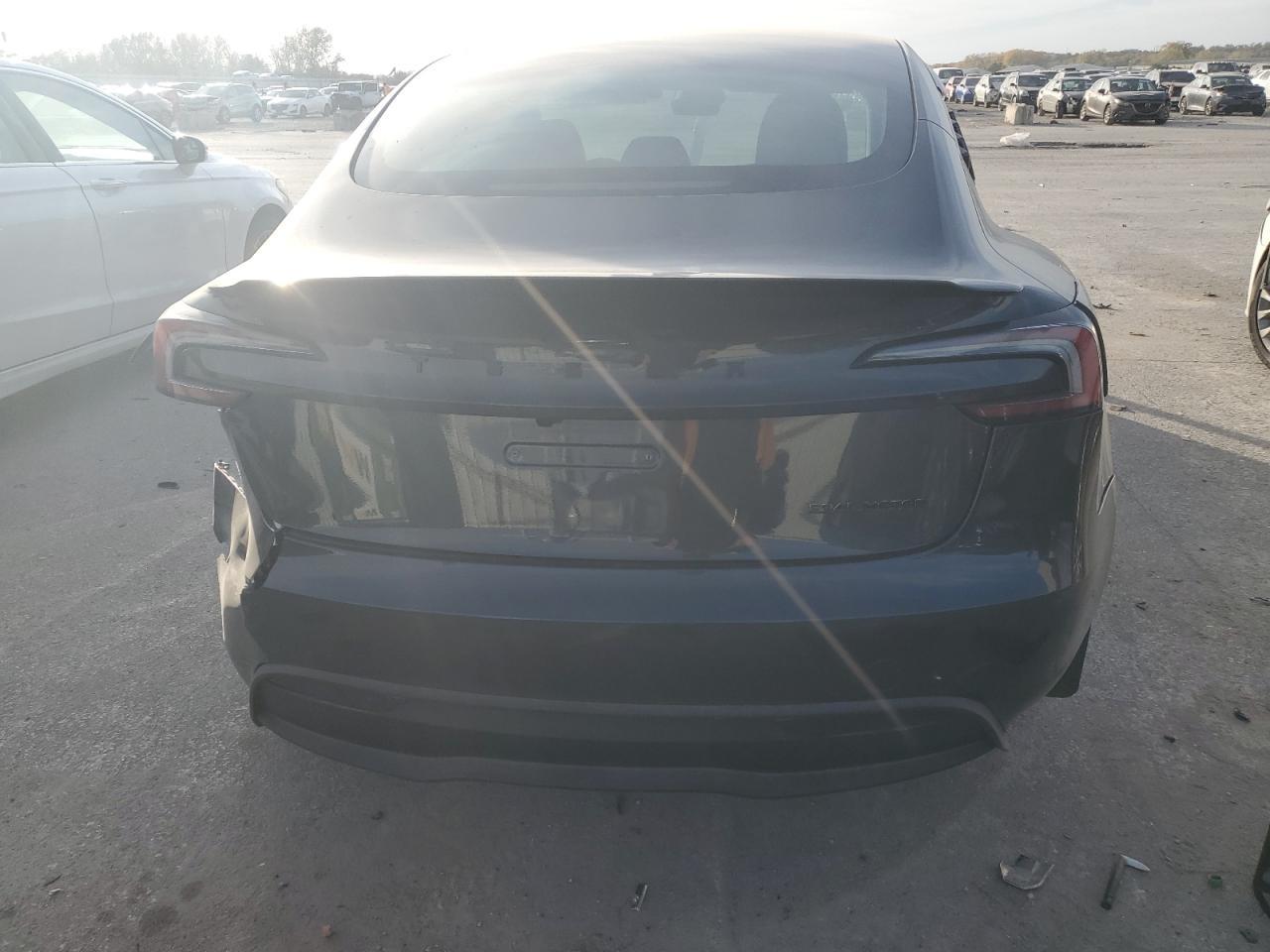 2025 Tesla Model 3 - Фото 6