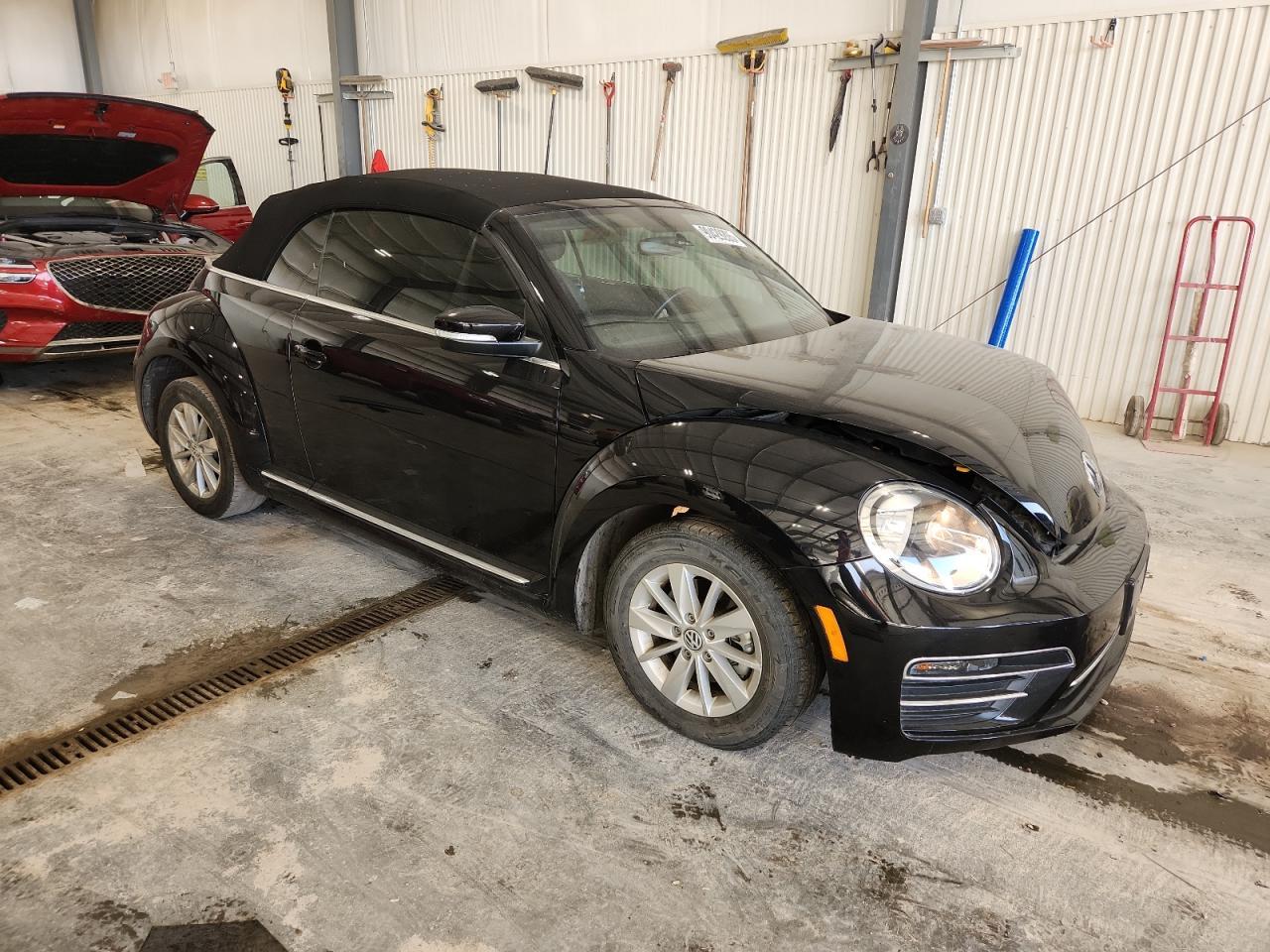2019 Volkswagen Beetle S - Фото 4