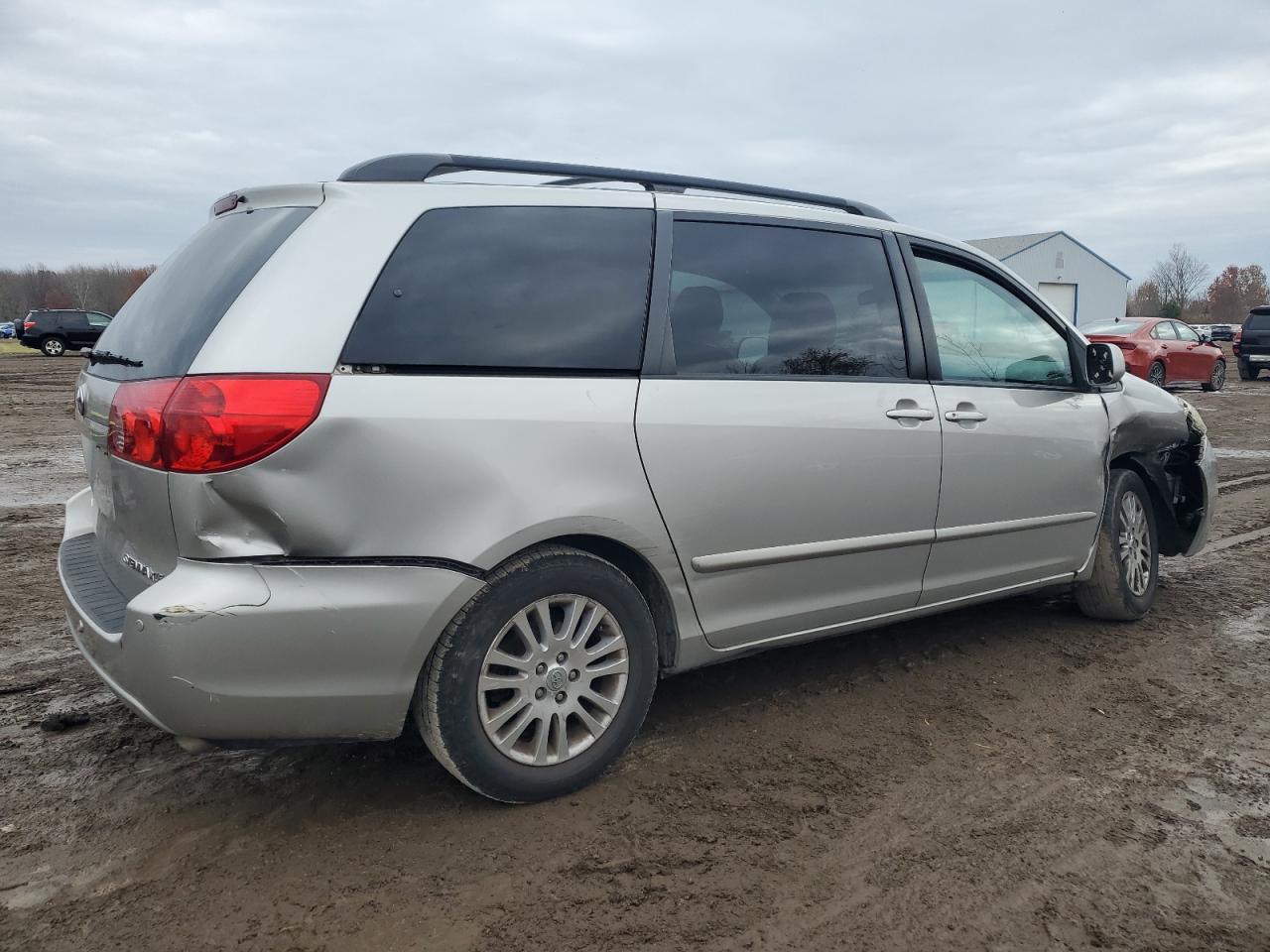 2010 Toyota Sienna Xle - Фото 3