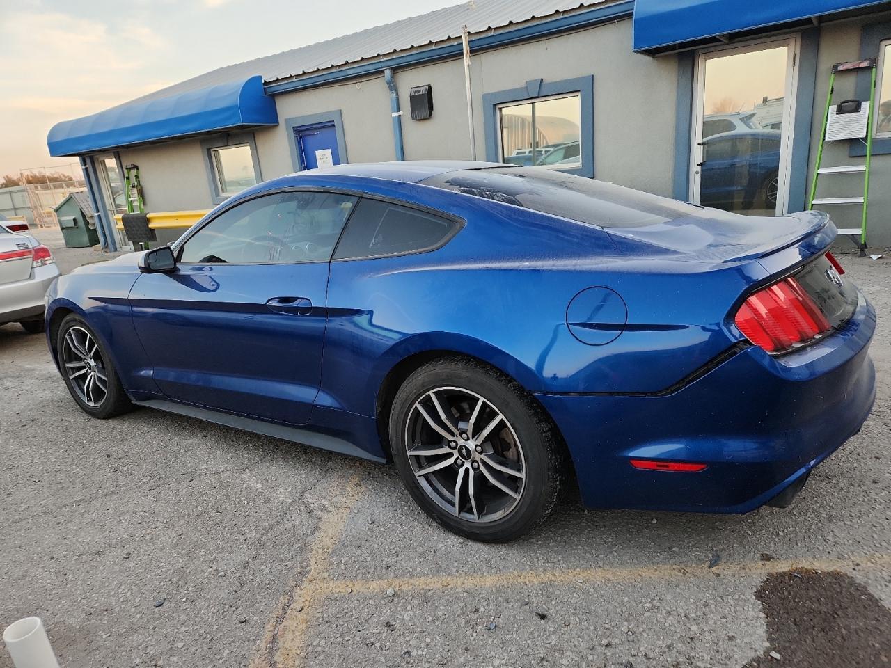 2017 Ford Mustang - Фото 2
