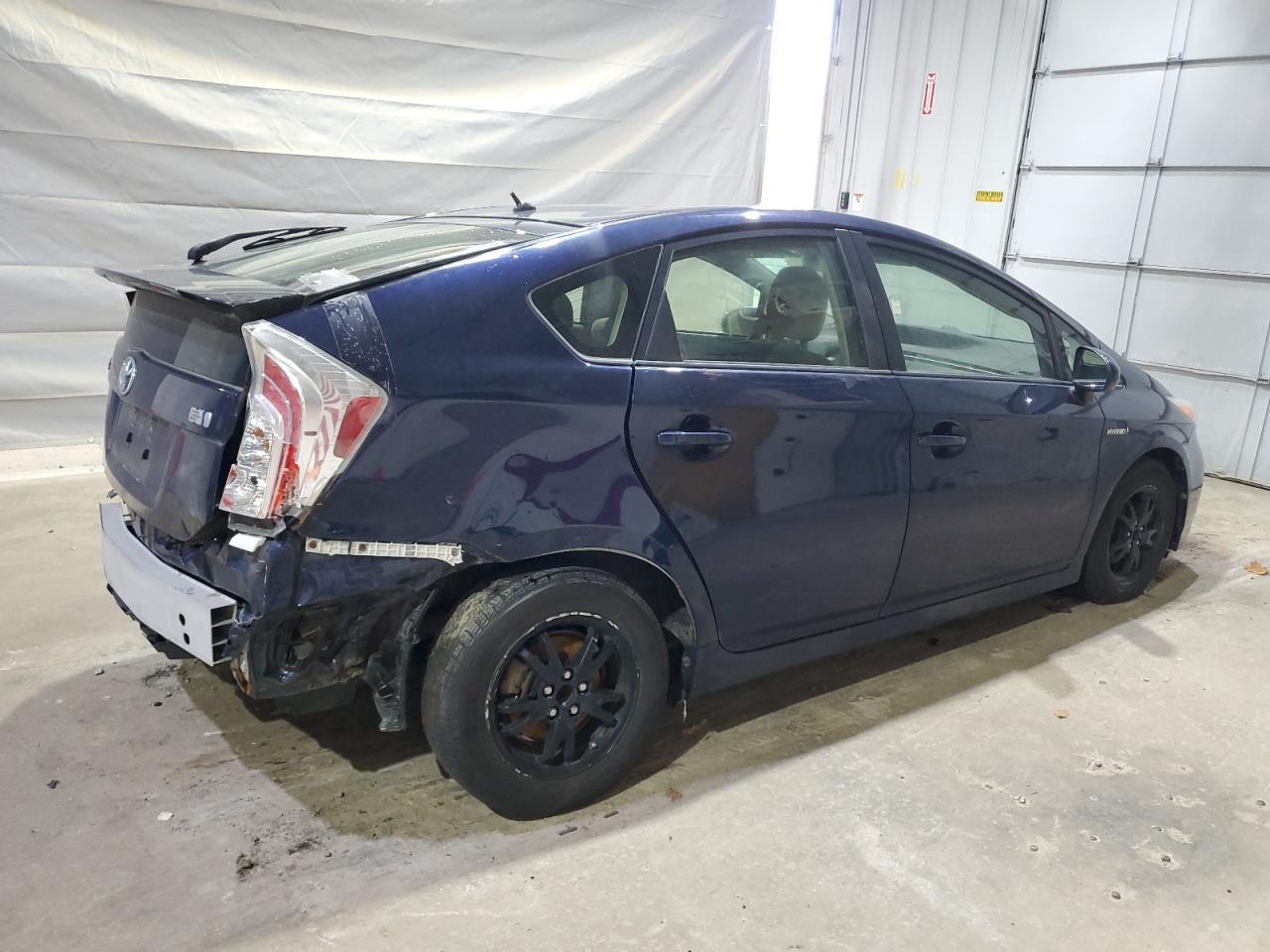 2015 Toyota Prius - Image 3