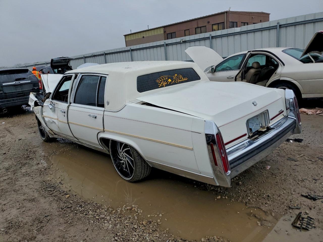 1989 Cadillac Brougham - Фото 2
