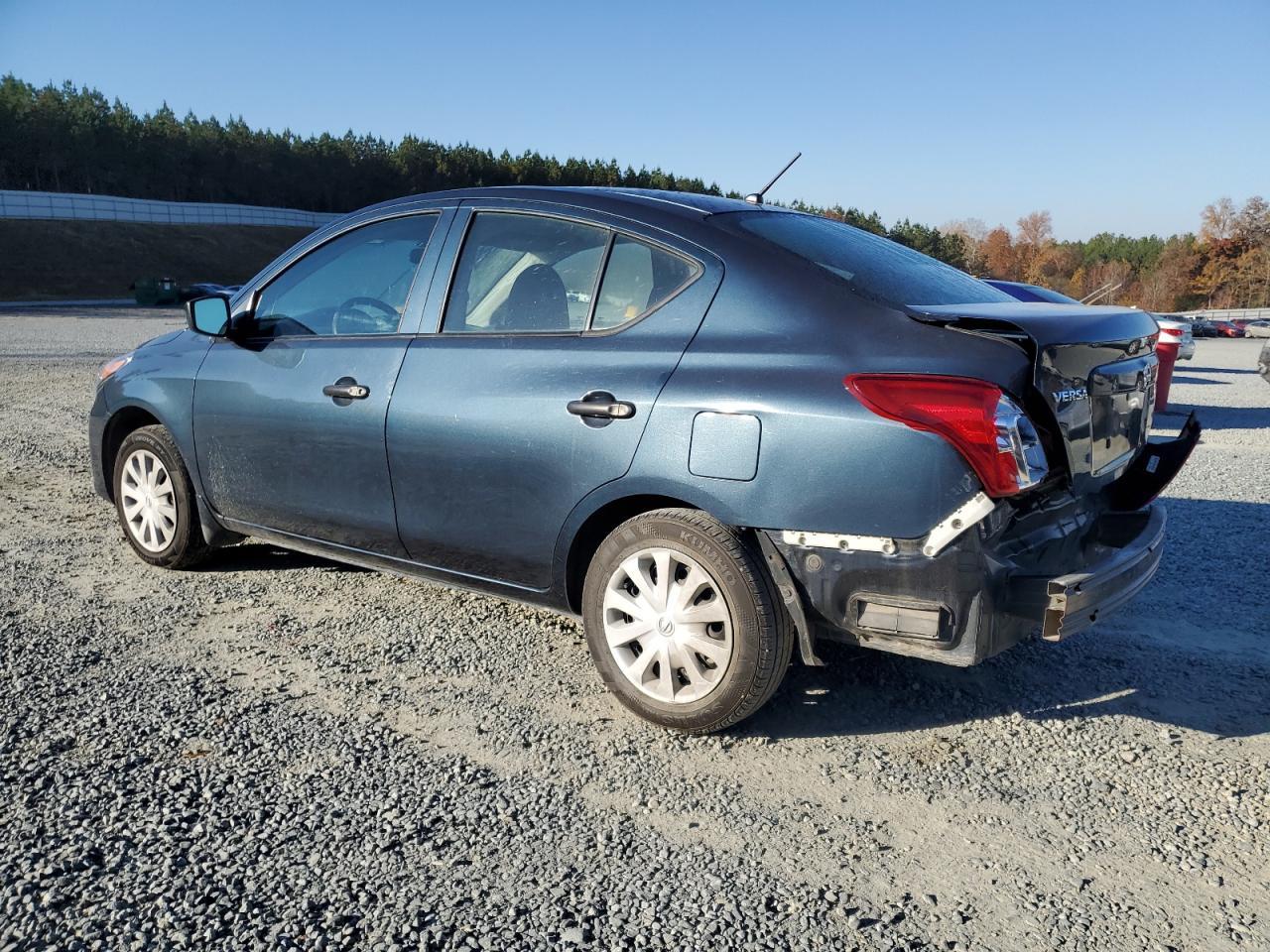 2017 Nissan Versa S - Фото 2
