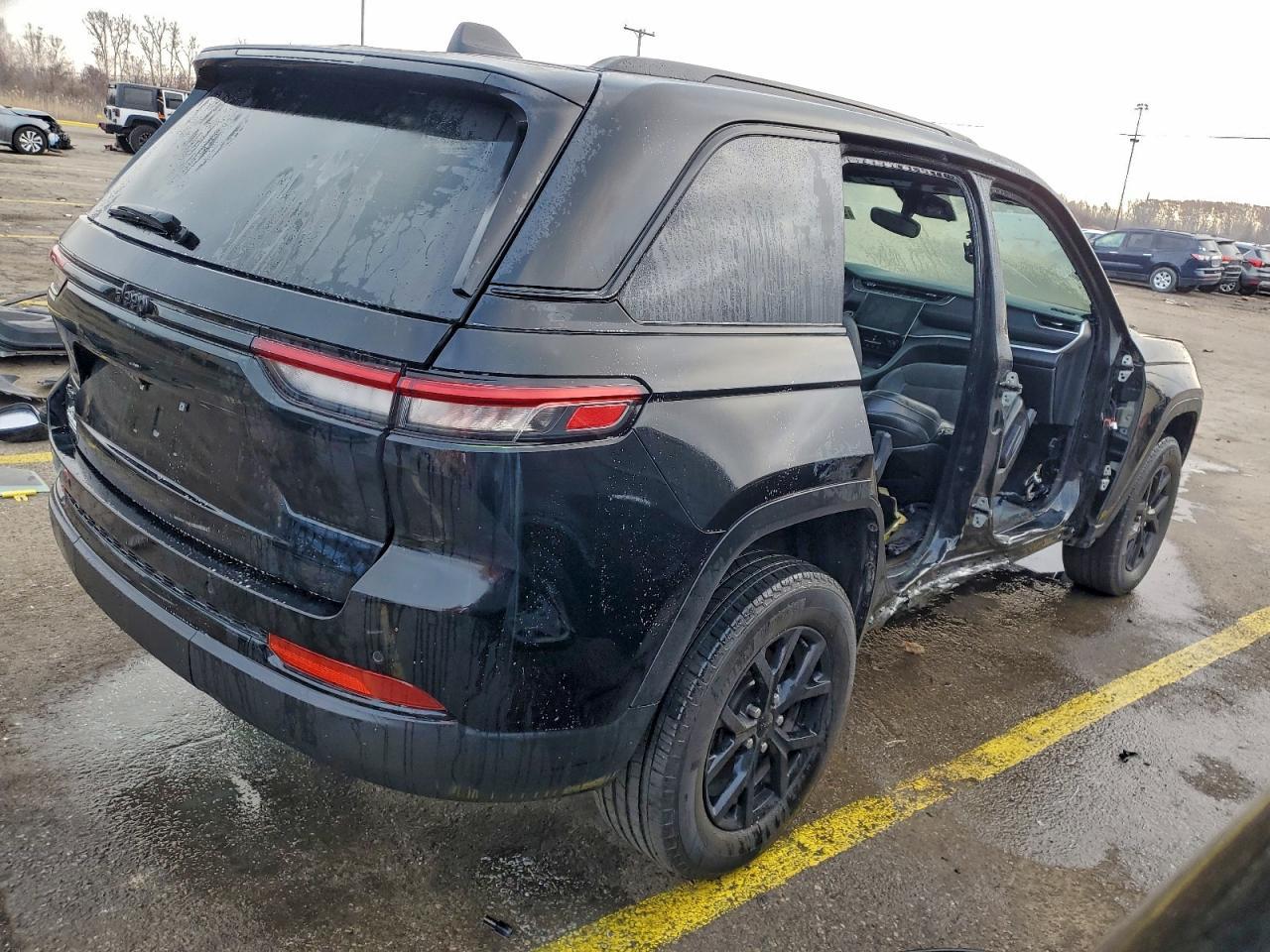 2024 Jeep Grand Cherokee Laredo - Image 3