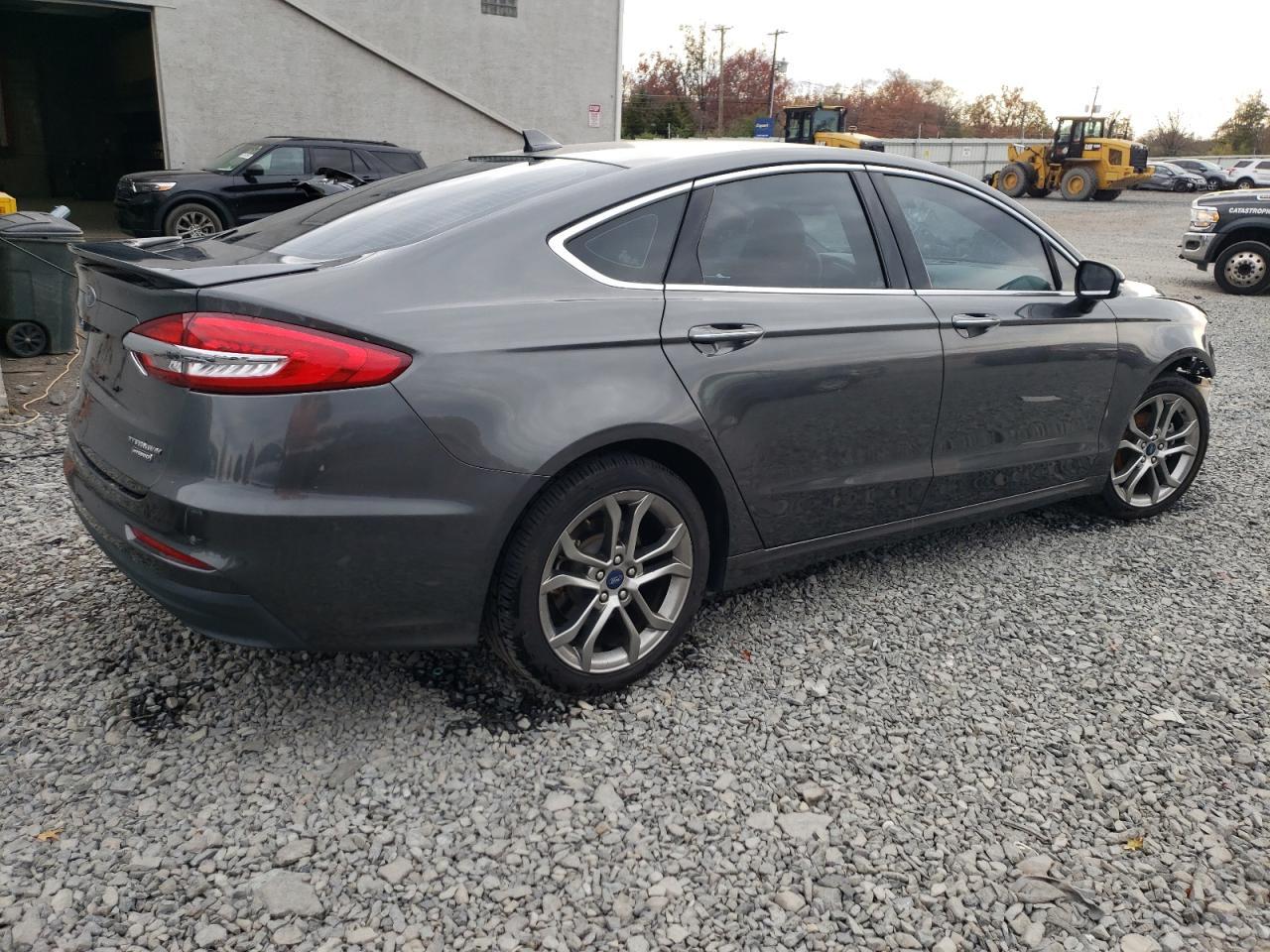 2020 Ford Fusion Titanium - Фото 3