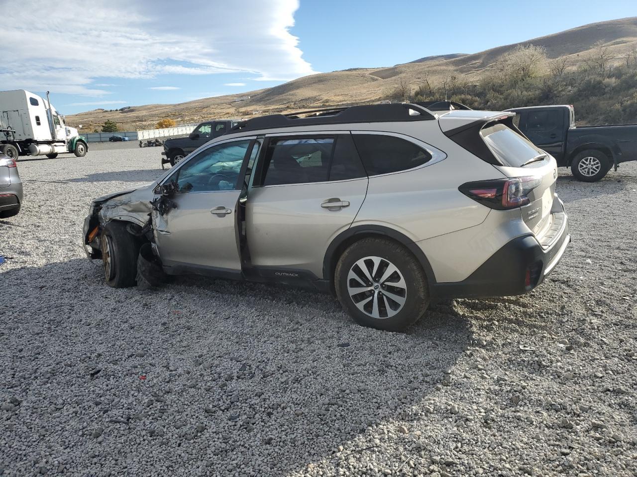 2020 Subaru Outback Premium - Фото 2