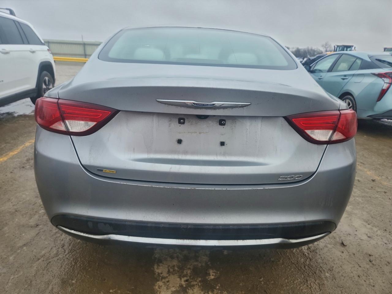 2016 Chrysler 200 Limited - Image 6