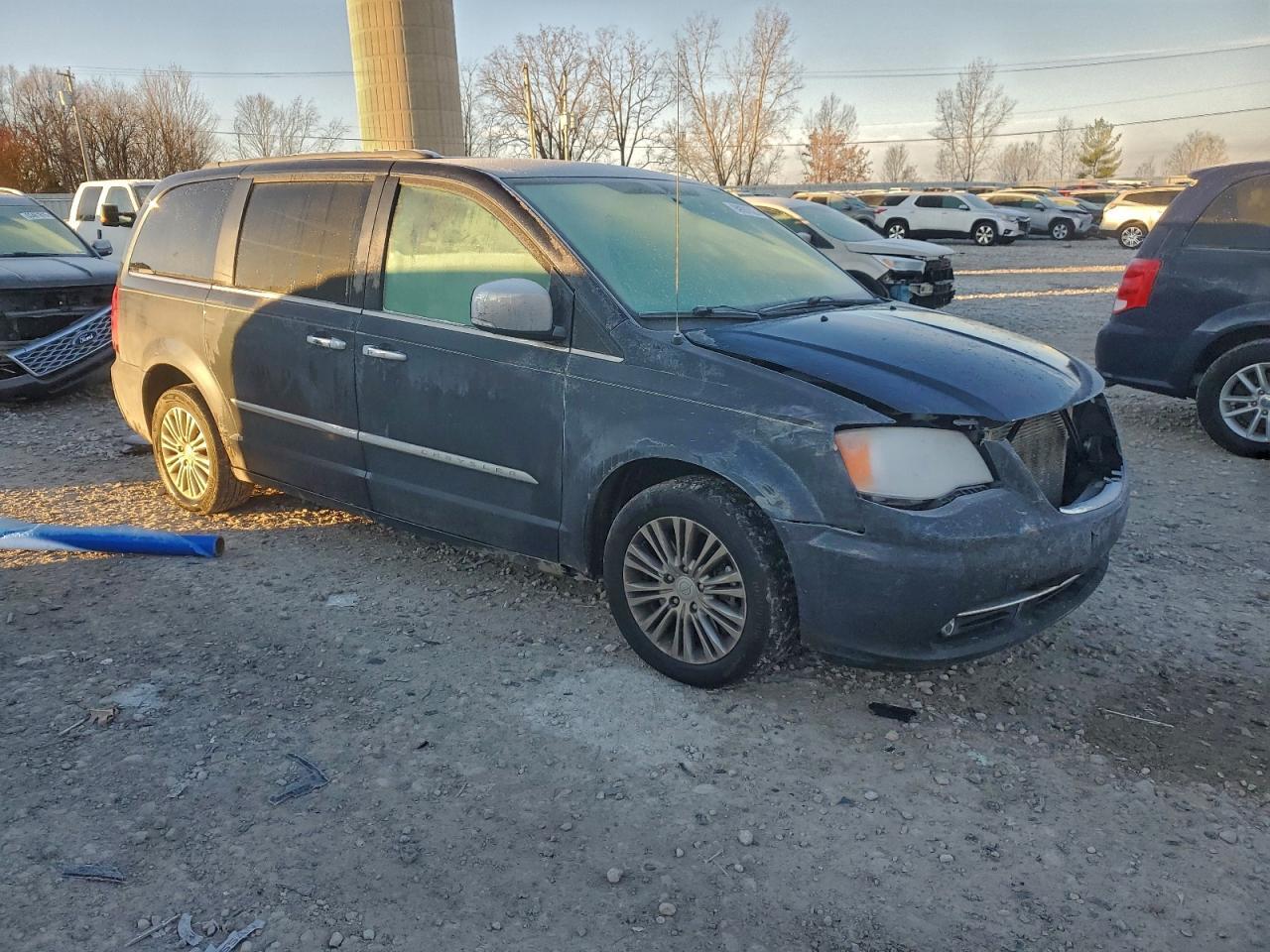 2014 Chrysler Town & Country Touring L - Фото 4