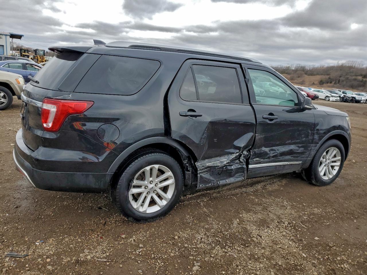 2017 Ford Explorer Xlt - Image 3
