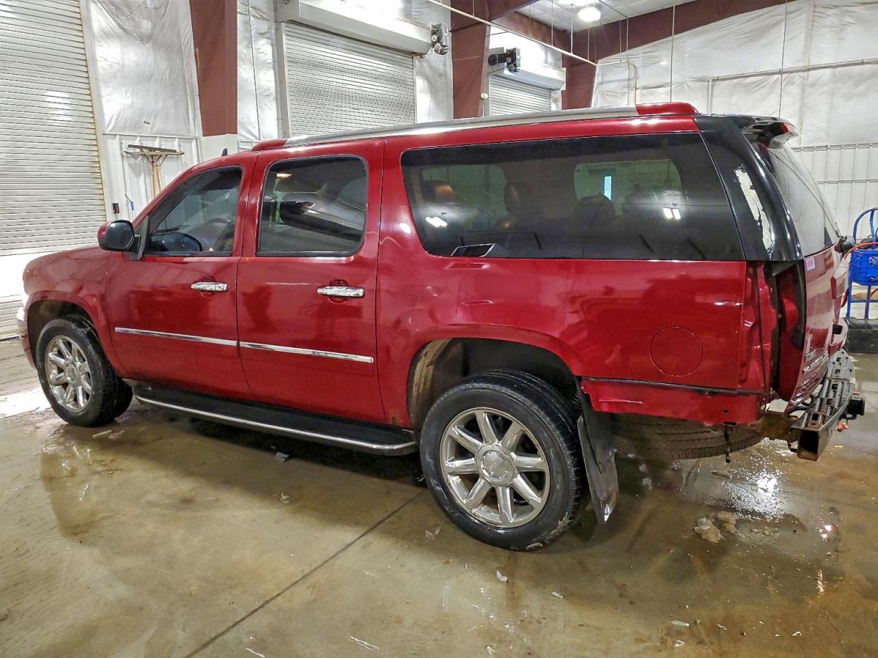 2011 GMC Yukon Xl Denali - Image 2