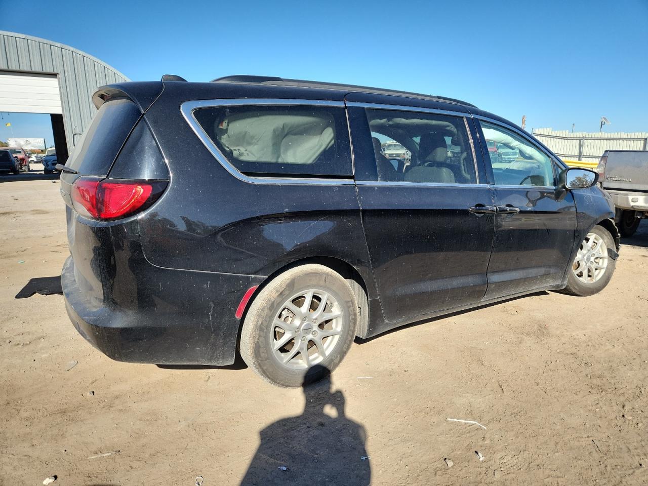 2021 Chrysler Voyager Lxi - Фото 3