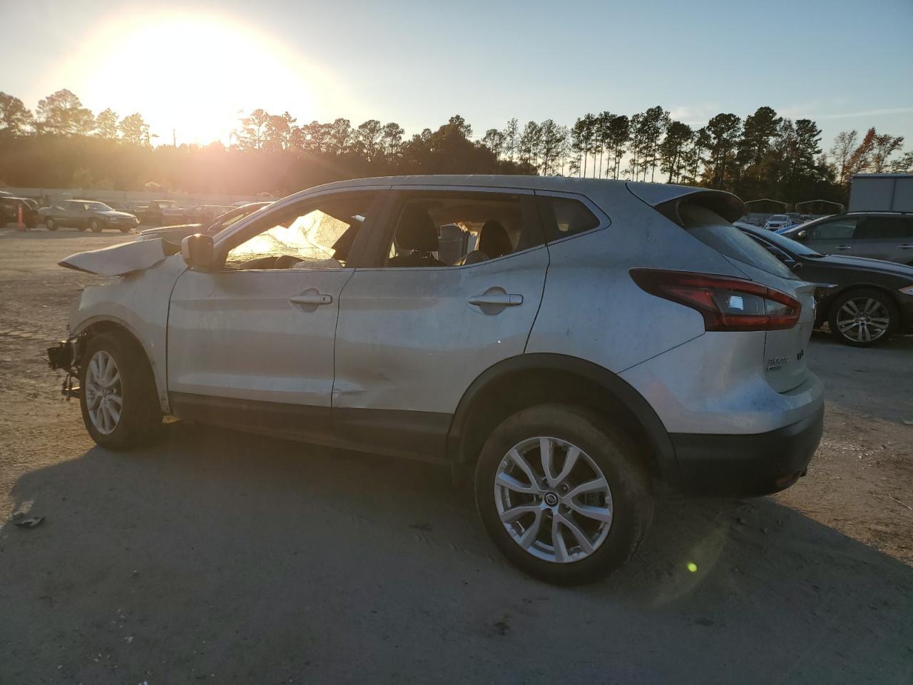 2021 Nissan Rogue Sport S - Image 2