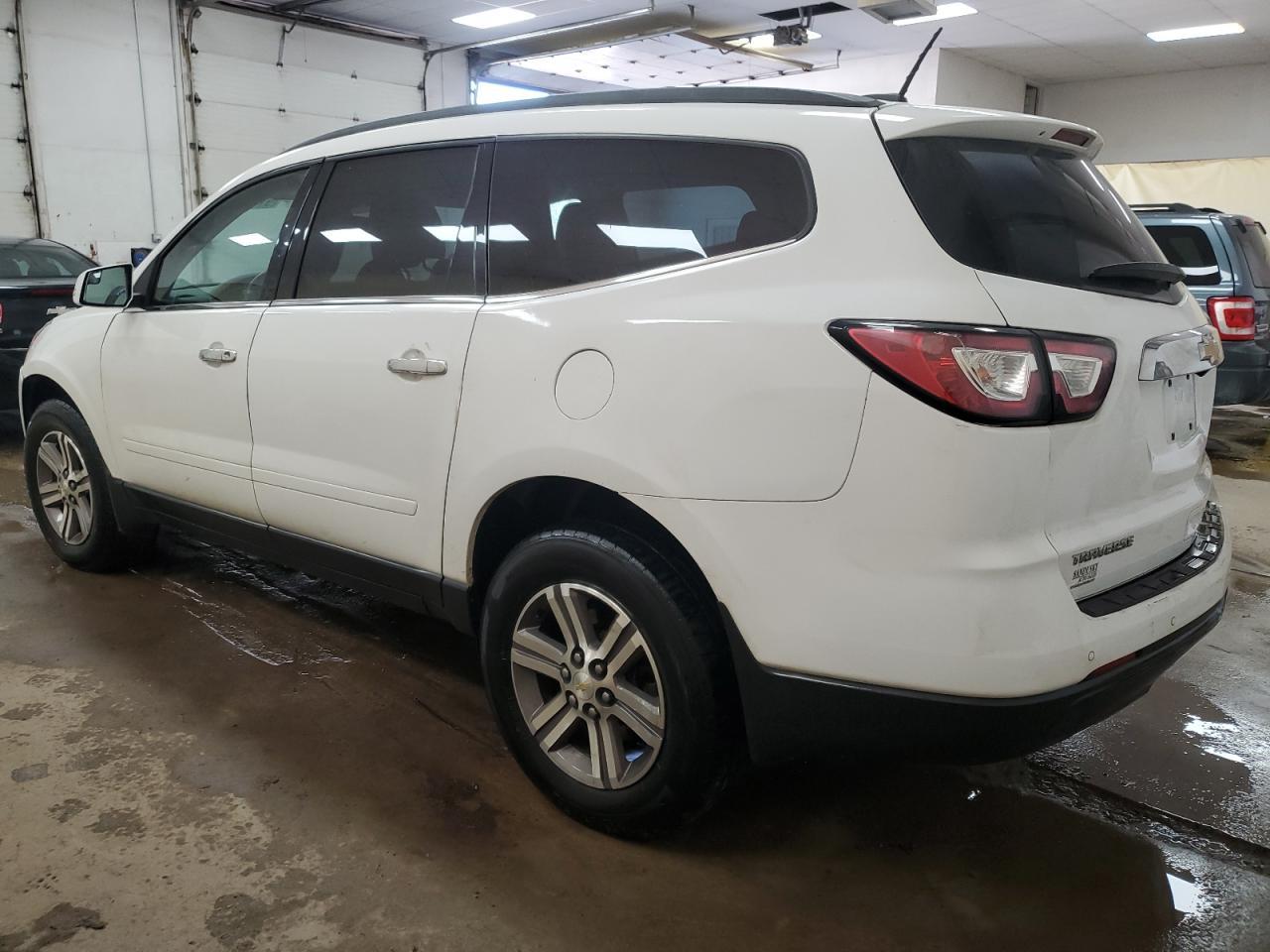 2017 Chevrolet Traverse Lt - Фото 2