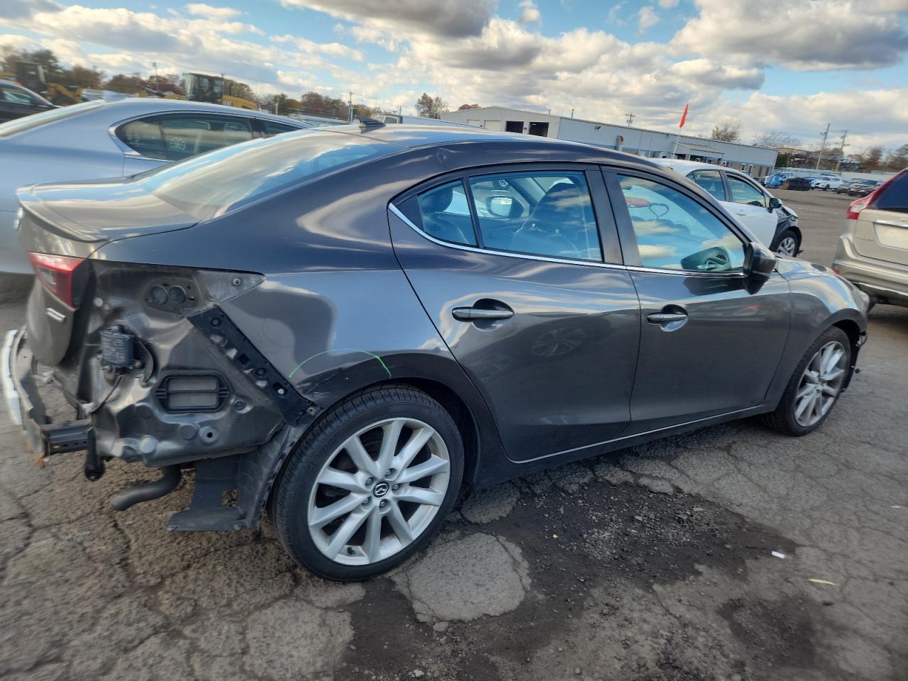 2017 Mazda 3 Grand Touring - Фото 3