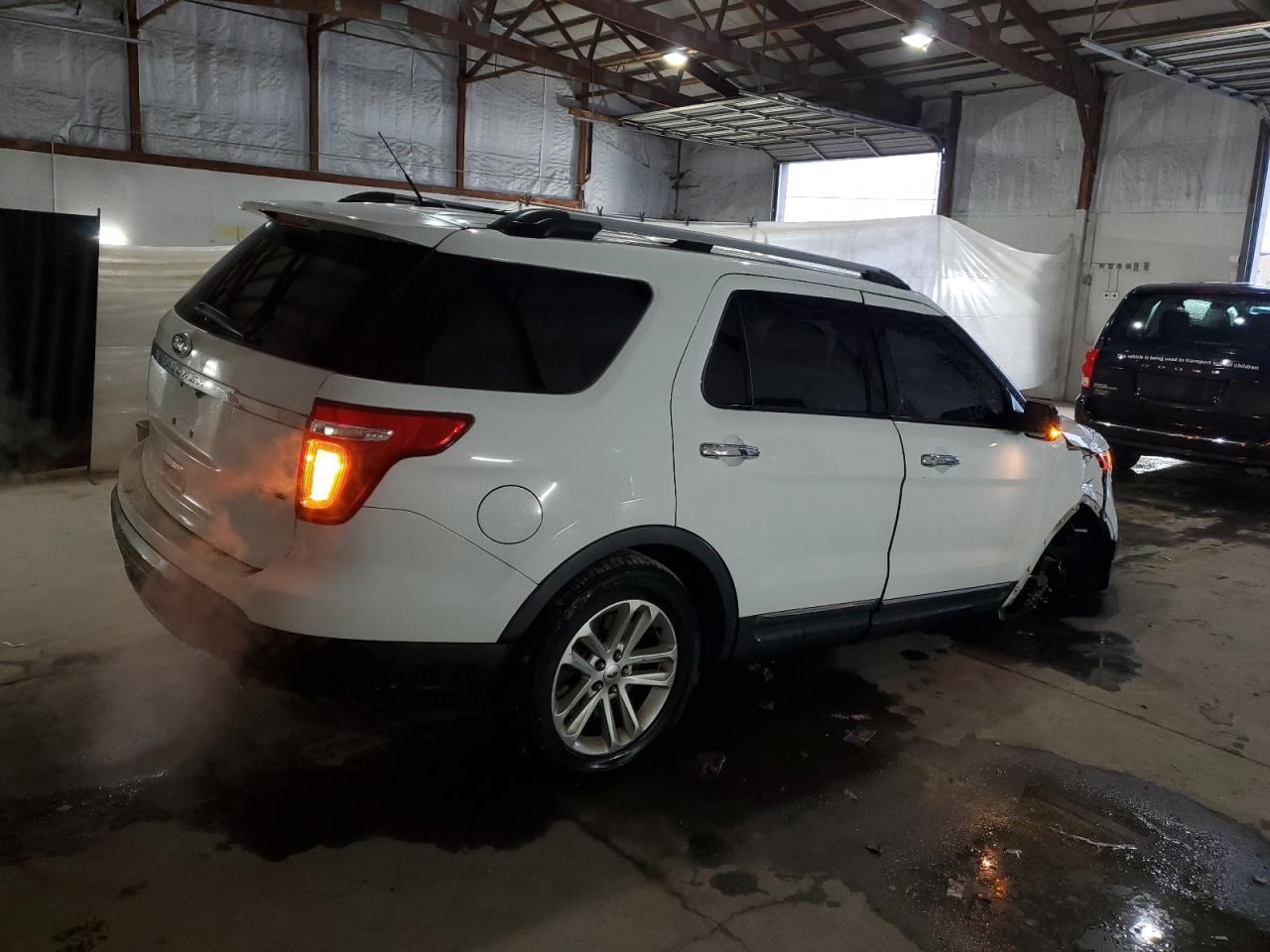 2015 Ford Explorer Xlt - Image 3
