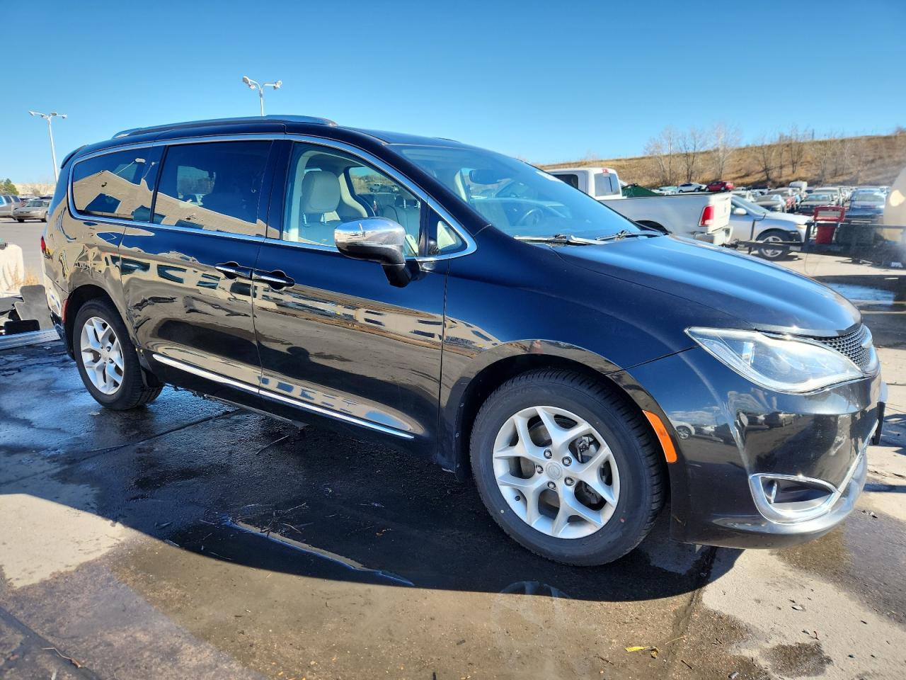 2020 Chrysler Pacifica Limited - Image 4
