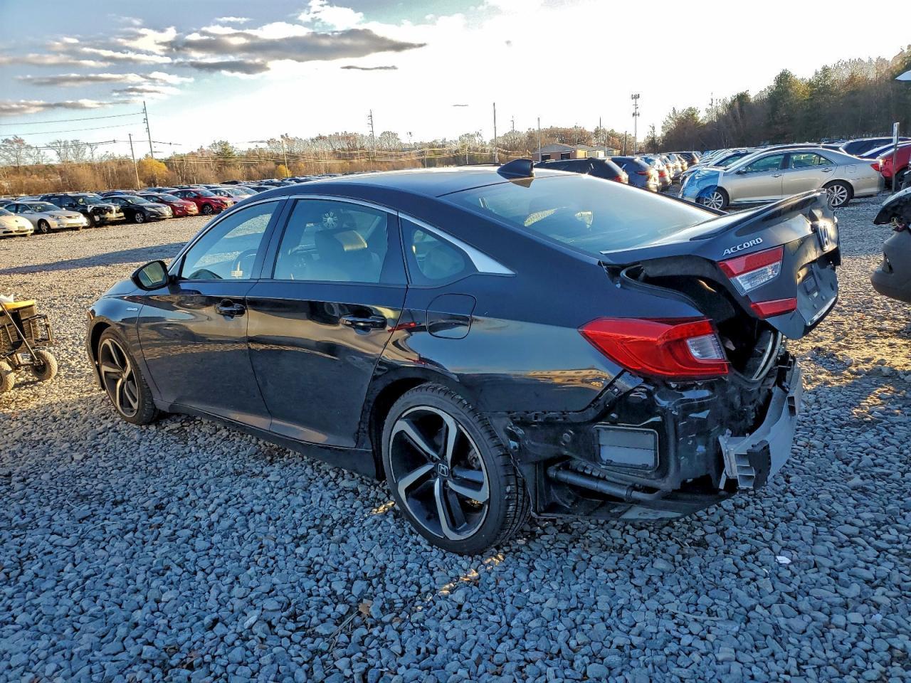 2022 Honda Accord Hybrid Sport - Image 2