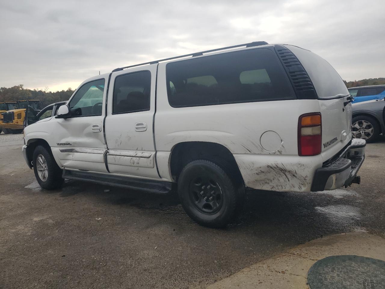 2003 GMC Yukon Xl C1500 - Image 2