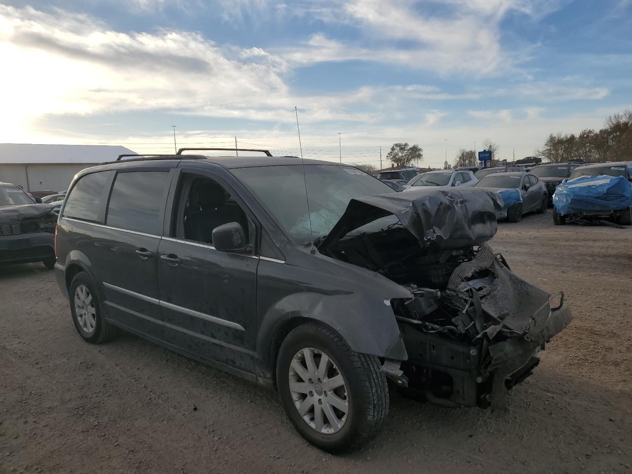 2015 Chrysler Town & Country Touring - Фото 4