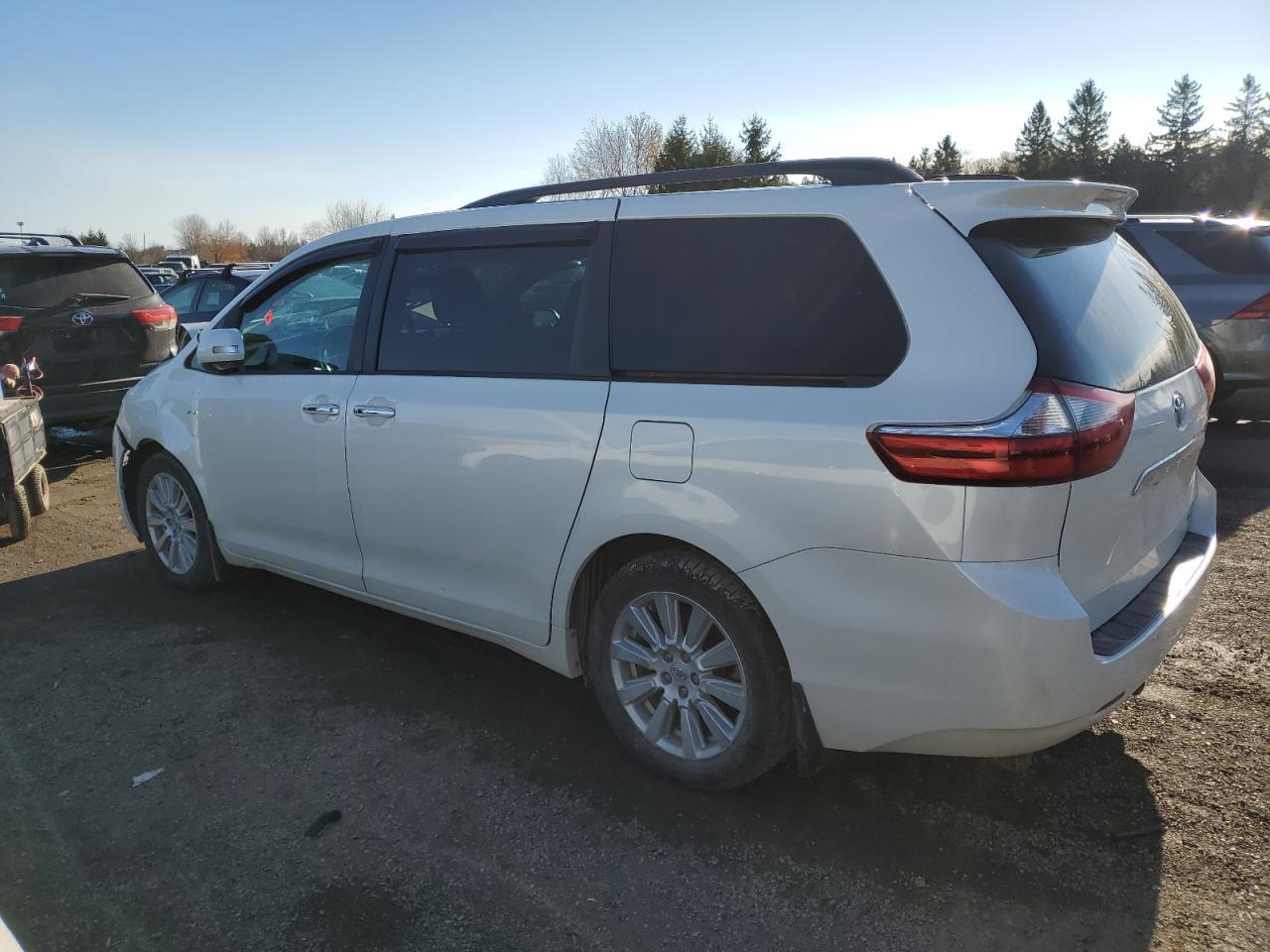 2017 Toyota Sienna Xle - Фото 2