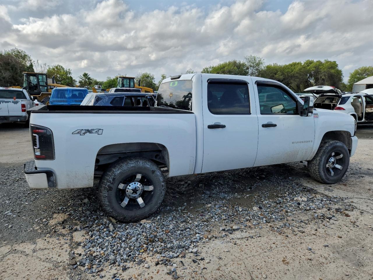 2007 Chevrolet Silverado K1500 Crew Cab - Image 3