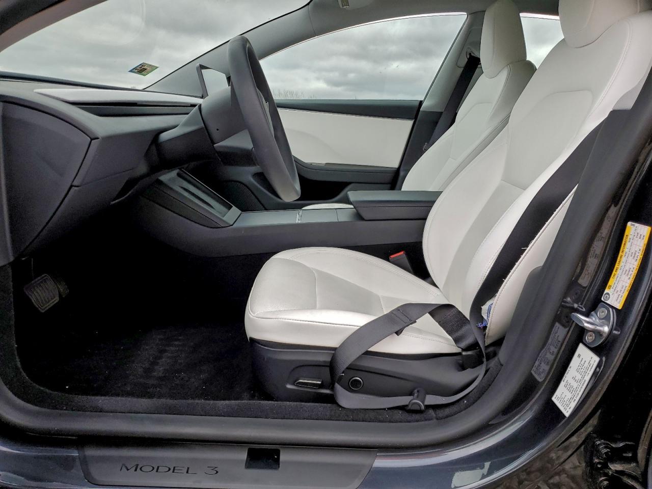 2025 Tesla Model 3 - Фото 7