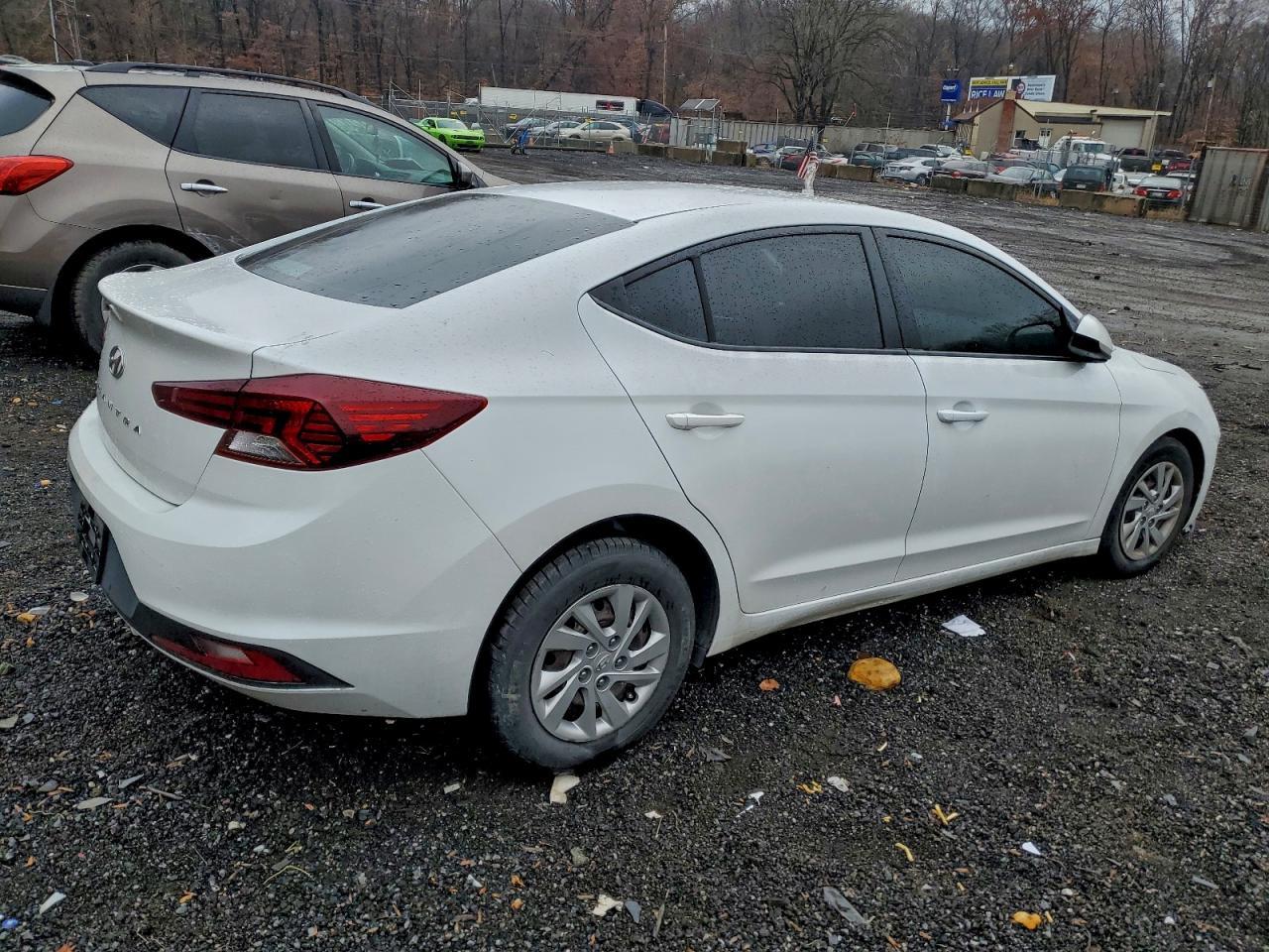 2020 Hyundai Elantra Se - Фото 3
