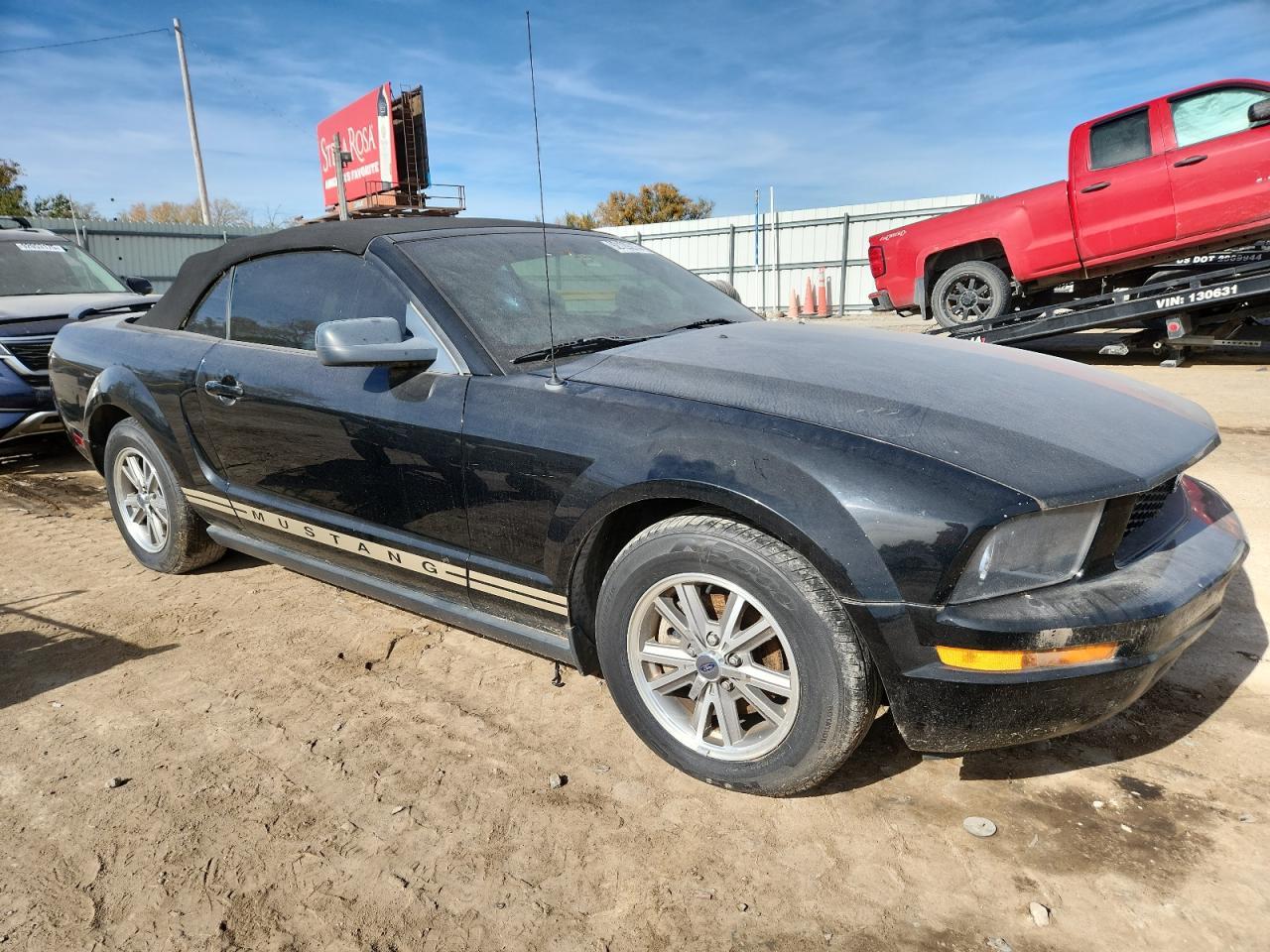 2005 Ford Mustang - Image 4