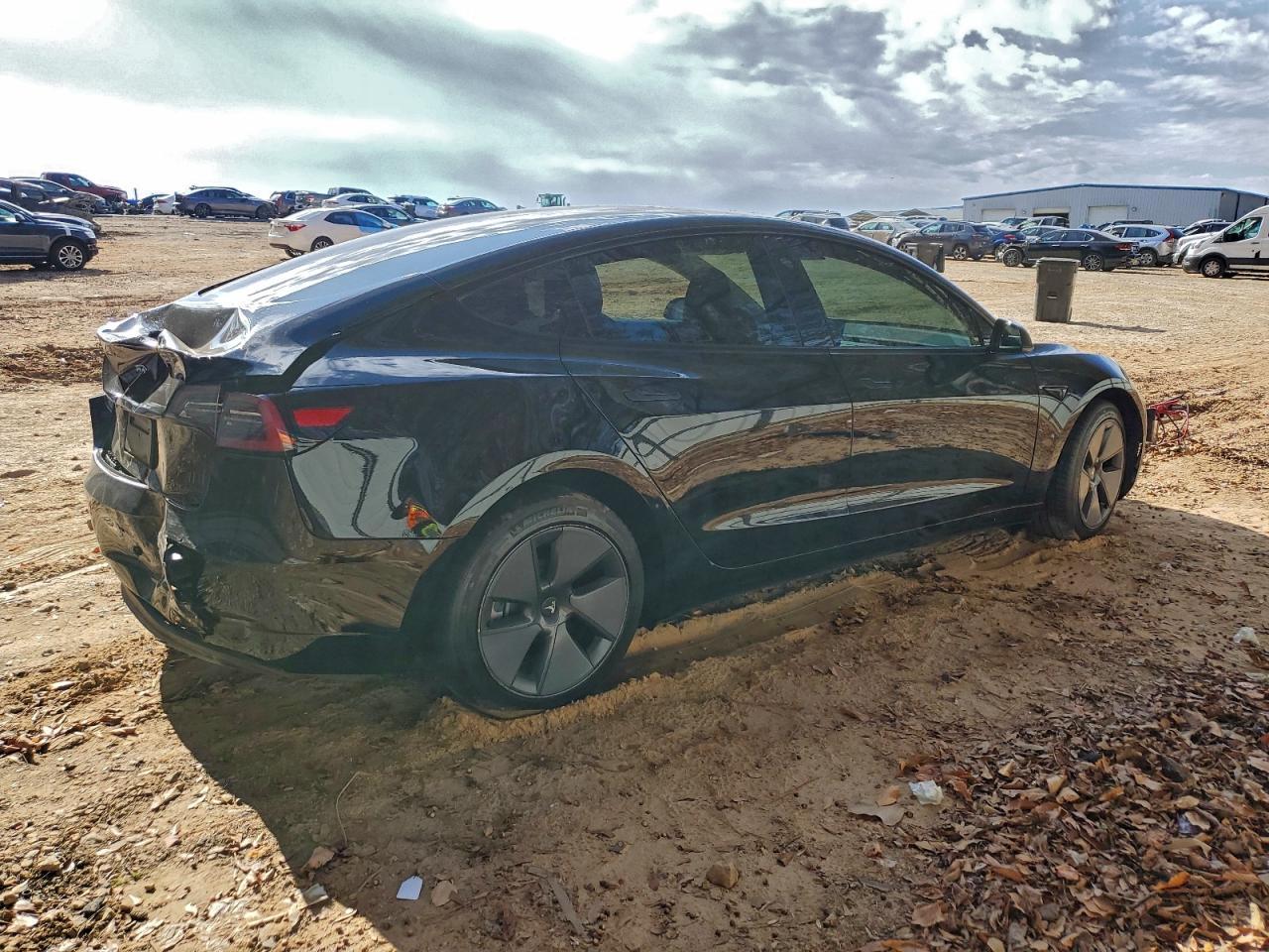 2023 Tesla Model 3 - Фото 3