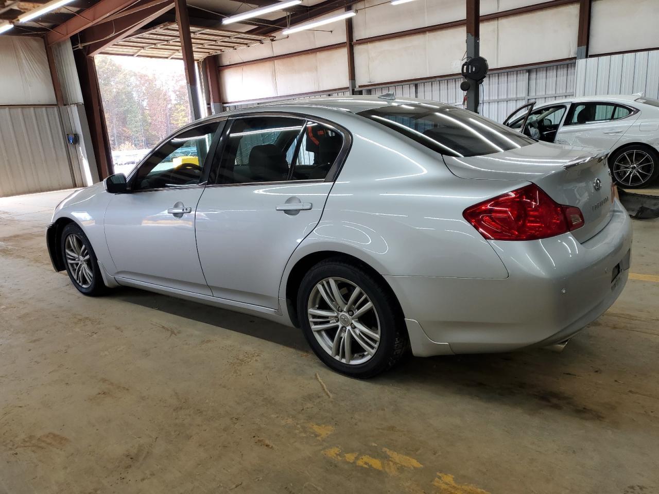 2011 Infiniti G37 Sedan - Фото 2