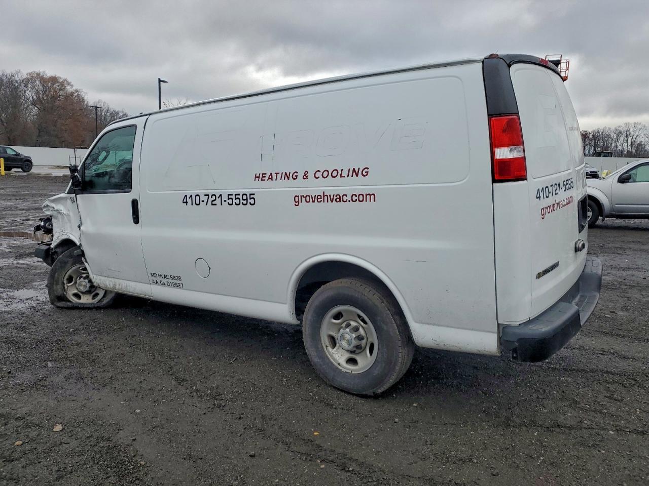 2023 Chevrolet Express 2500 Delivery Van - Фото 2