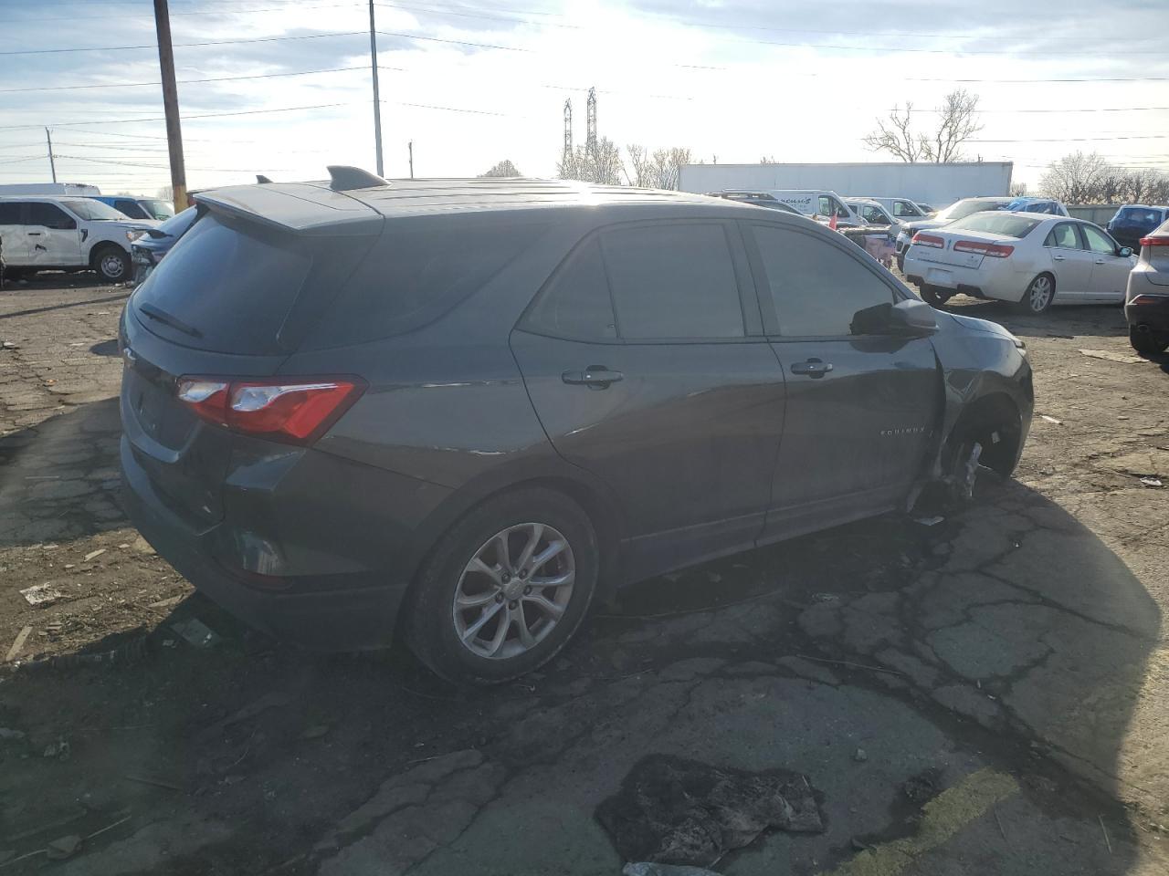 2019 Chevrolet Equinox Ls - Фото 3