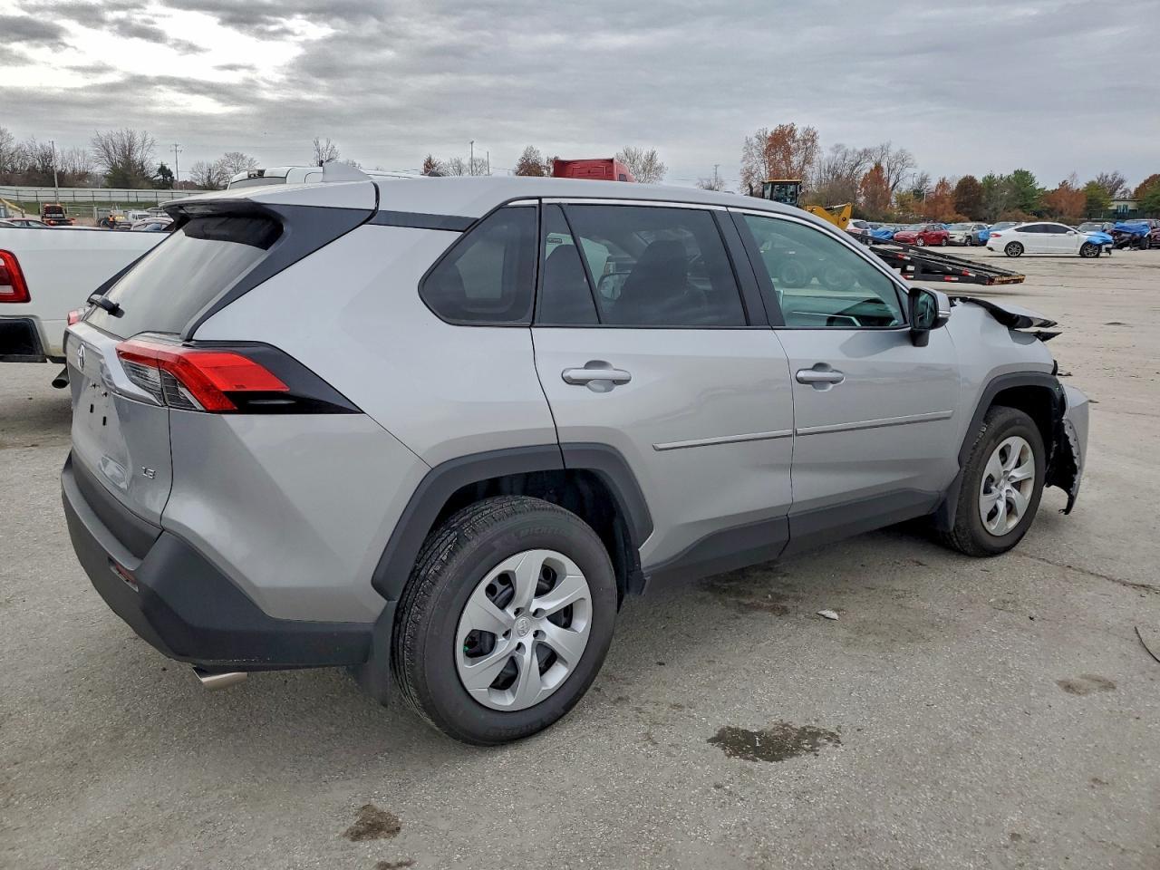 2025 Toyota Rav4 Le - Фото 3