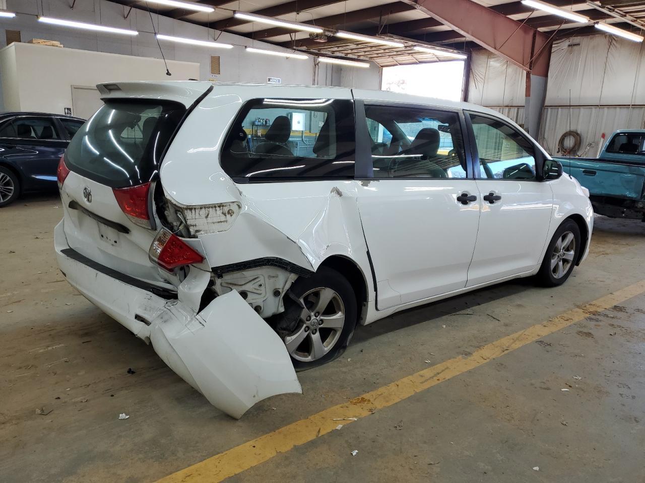 2013 Toyota Sienna - Фото 3