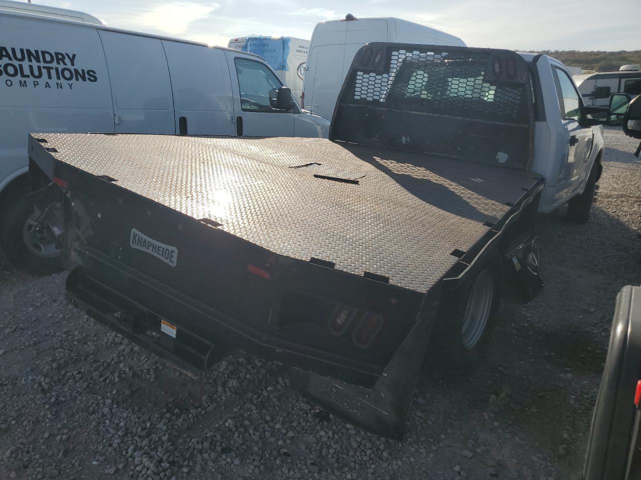 2018 Ford F350 Super Duty Flatbed Truck - Фото 3