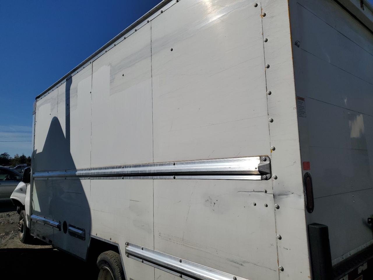 2017 GMC Savana Box Truck - Image 4