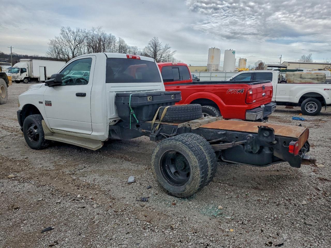 2012 Dodge Ram 3500 St - Фото 2
