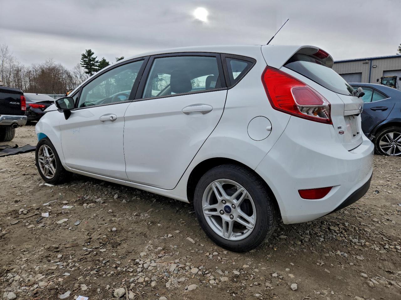 2018 Ford Fiesta Se - Фото 2