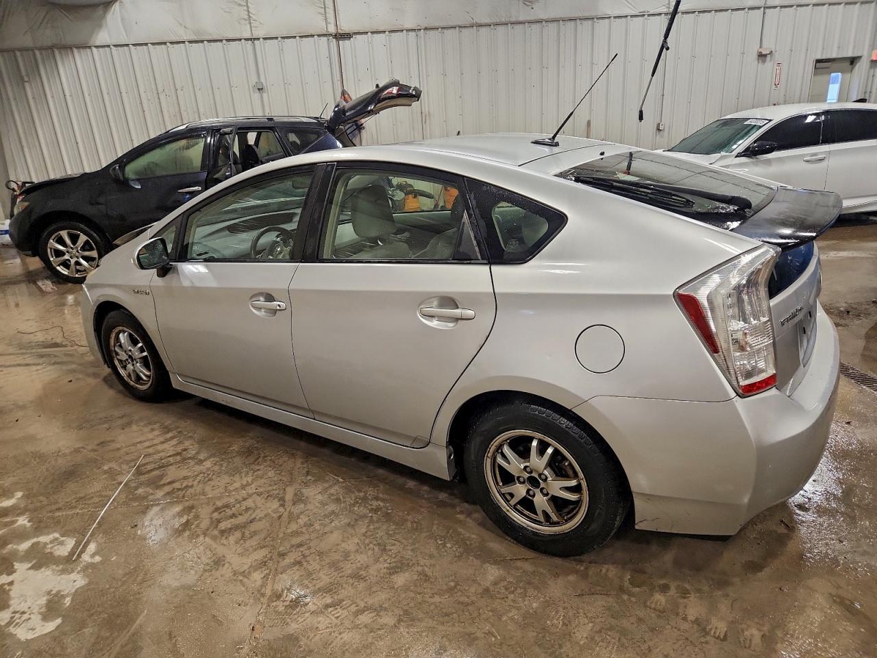2011 Toyota Prius - Image 2